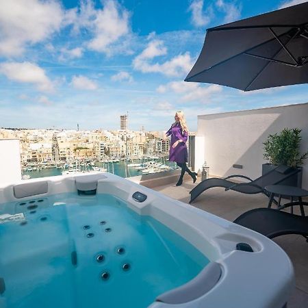 The Address Seafront Suites With Hot Tub Pieta Экстерьер фото