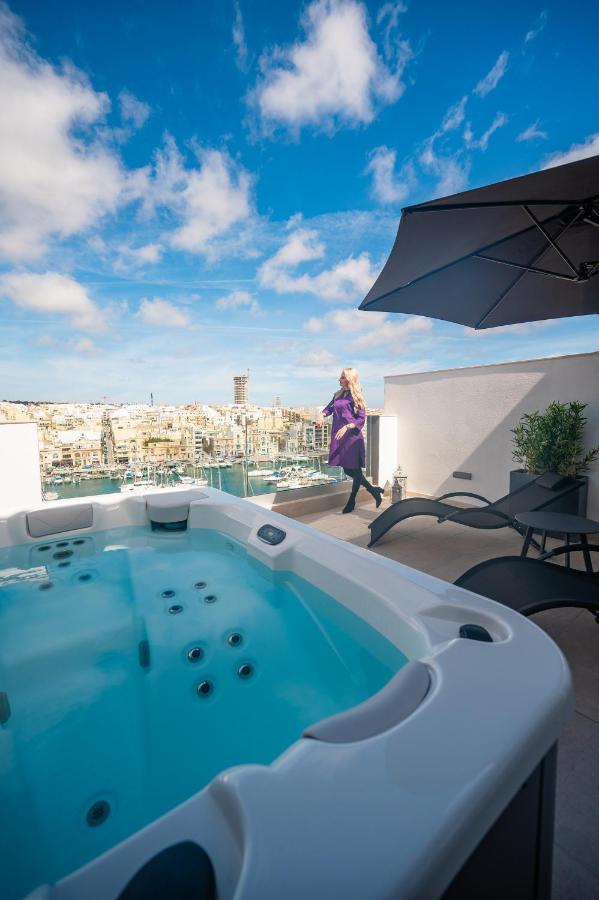 The Address Seafront Suites With Hot Tub Pieta Экстерьер фото
