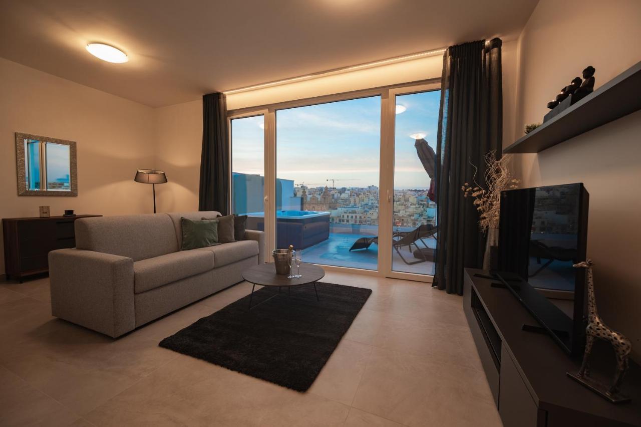 The Address Seafront Suites With Hot Tub Pieta Экстерьер фото
