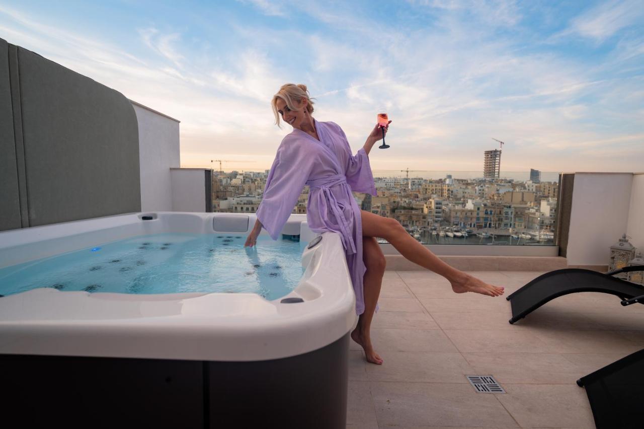 The Address Seafront Suites With Hot Tub Pieta Экстерьер фото