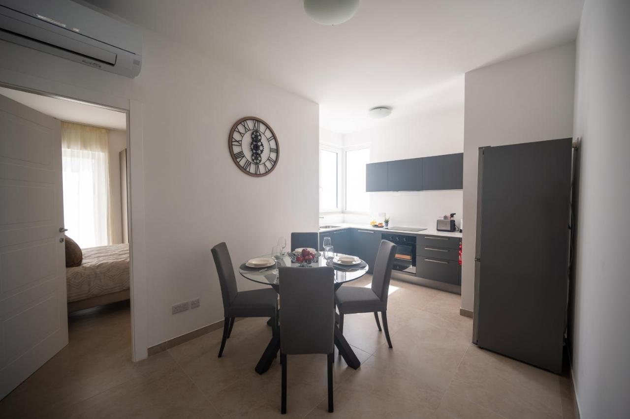The Address Seafront Suites With Hot Tub Pieta Экстерьер фото