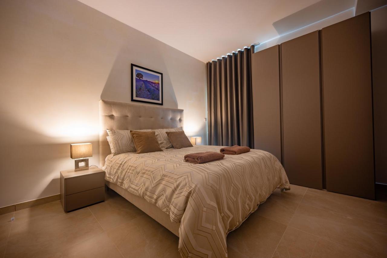 The Address Seafront Suites With Hot Tub Pieta Экстерьер фото