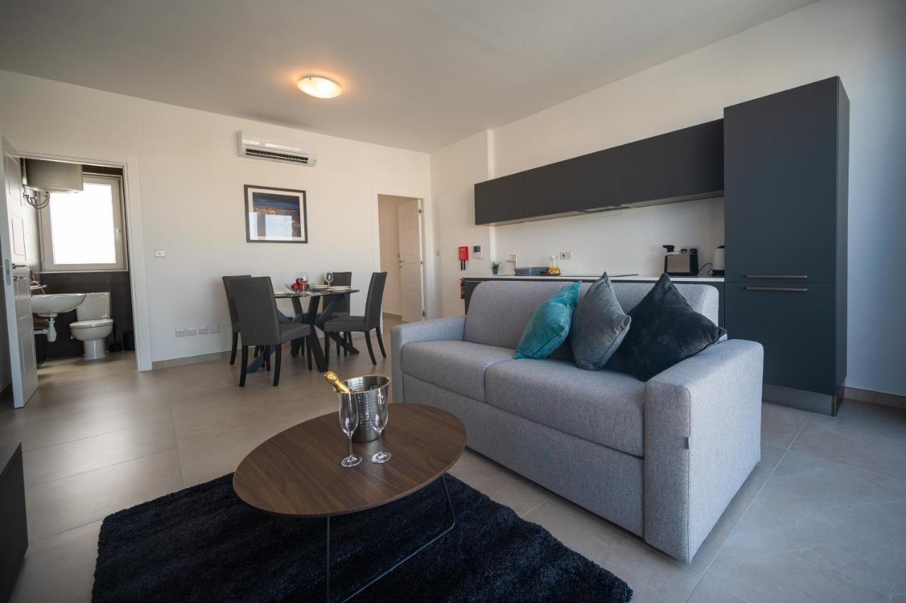 The Address Seafront Suites With Hot Tub Pieta Экстерьер фото