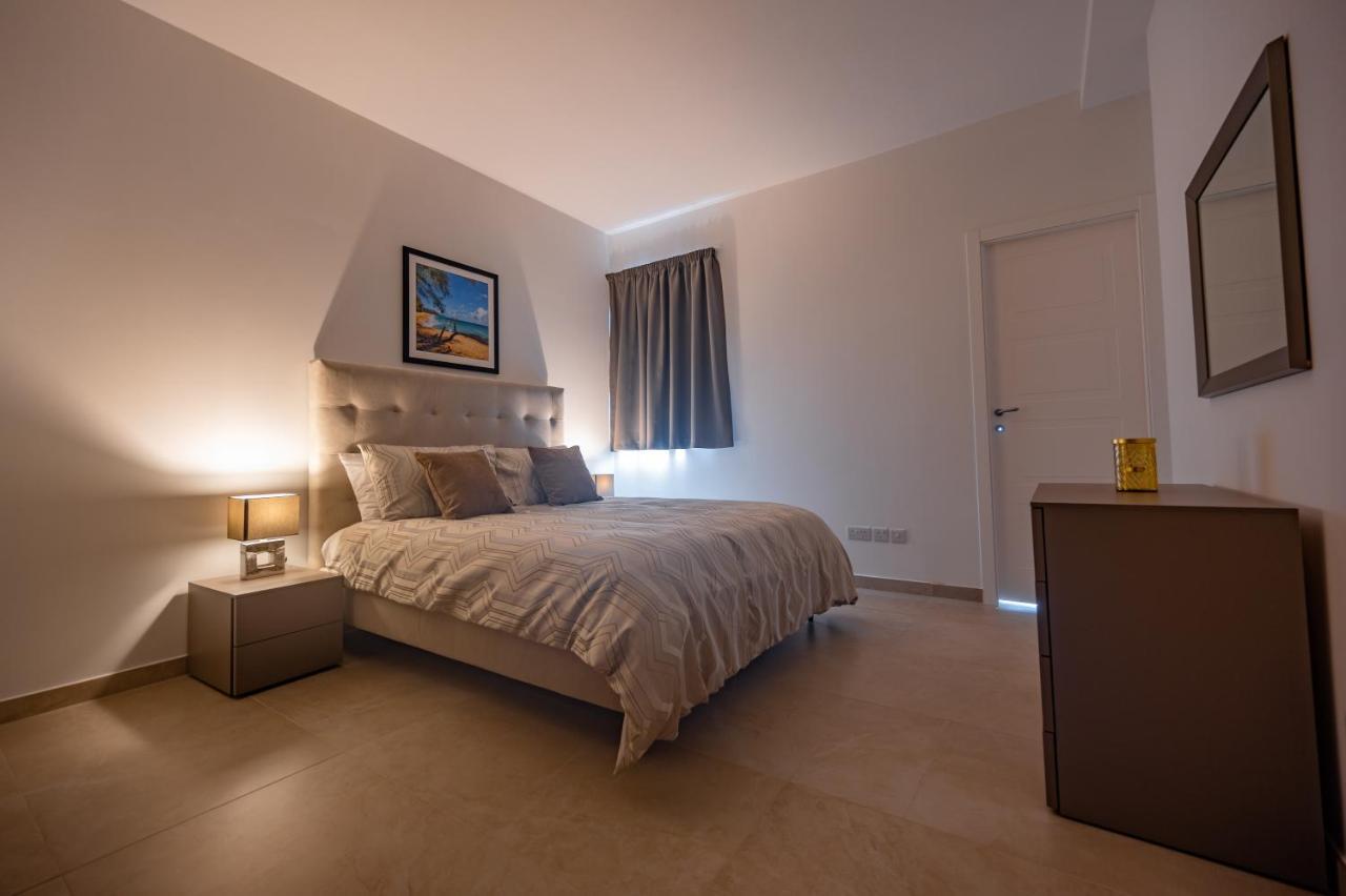 The Address Seafront Suites With Hot Tub Pieta Экстерьер фото