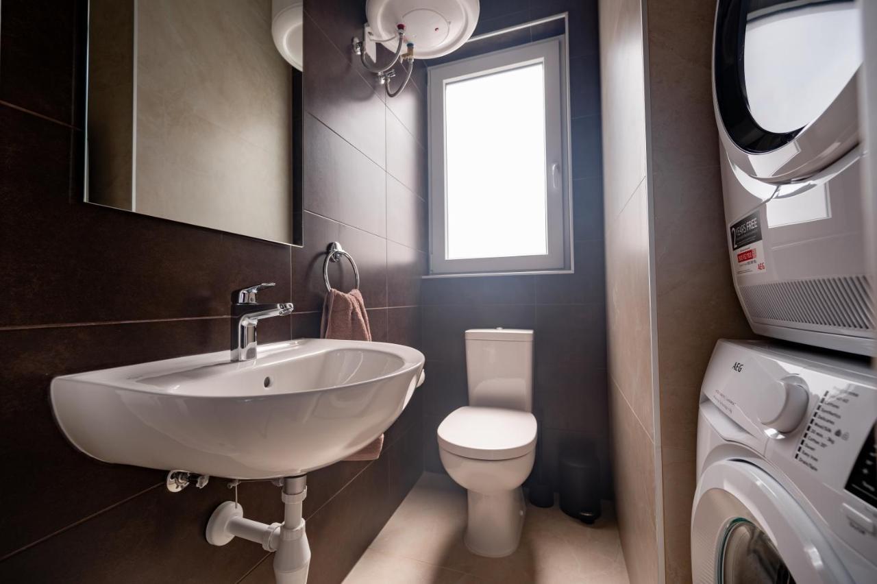 The Address Seafront Suites With Hot Tub Pieta Экстерьер фото
